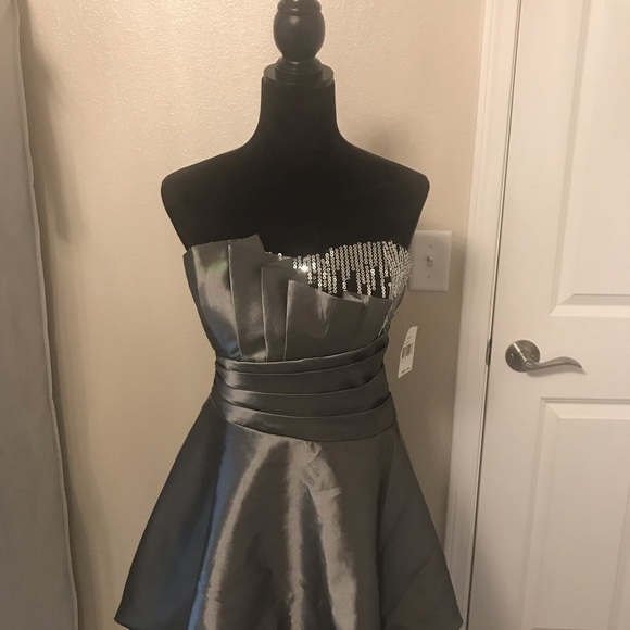 Teeze Me Silver/Black Strapless Cocktail Gown - Picture 3 of 7